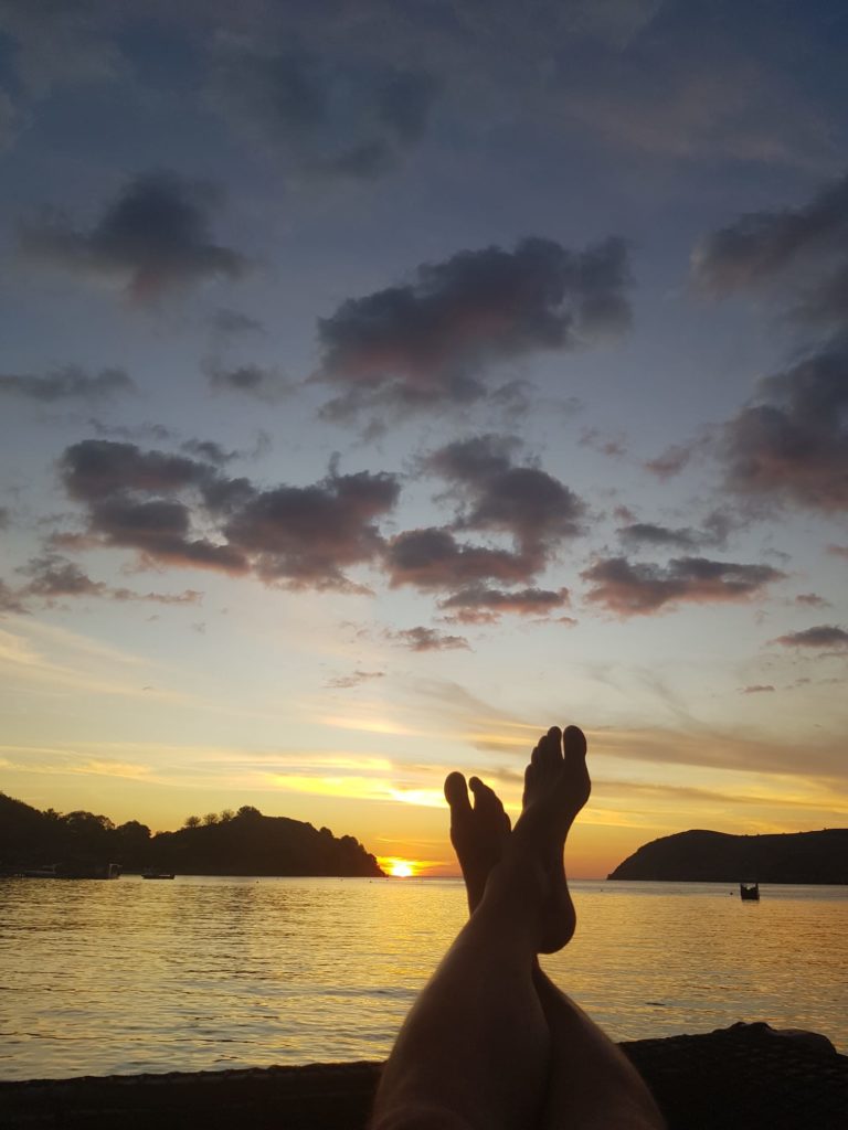Notre corps est comme notre enfant. Il a besoin de rythme, d’écoute, de bienveillance, de soins affectueux, de temps.
Nos pieds font partie de notre corps.
En prendre soin avec des bains de pieds, des crèmes, des massages vous assurera un état général grandement amélioré !

Laissez-vous convaincre, éloignez les soucis, les bobos du quotidien & essayez.

☎️06 01 95 91 52

-   

#virginiedelolmeforest #olespieds #reflexologieplantaire #montpellier #reflexologieplantairemontpellier #castelnaulelez #reflexologieplantairecastelnaulelez #pieds #massage #instantmassage #therapiebreve #emotion #naturel #manuel #soin #homeostasie #detente #lacherprise  #respect @montpellier @castelnaulelez @olespieds @leguepard.fr 