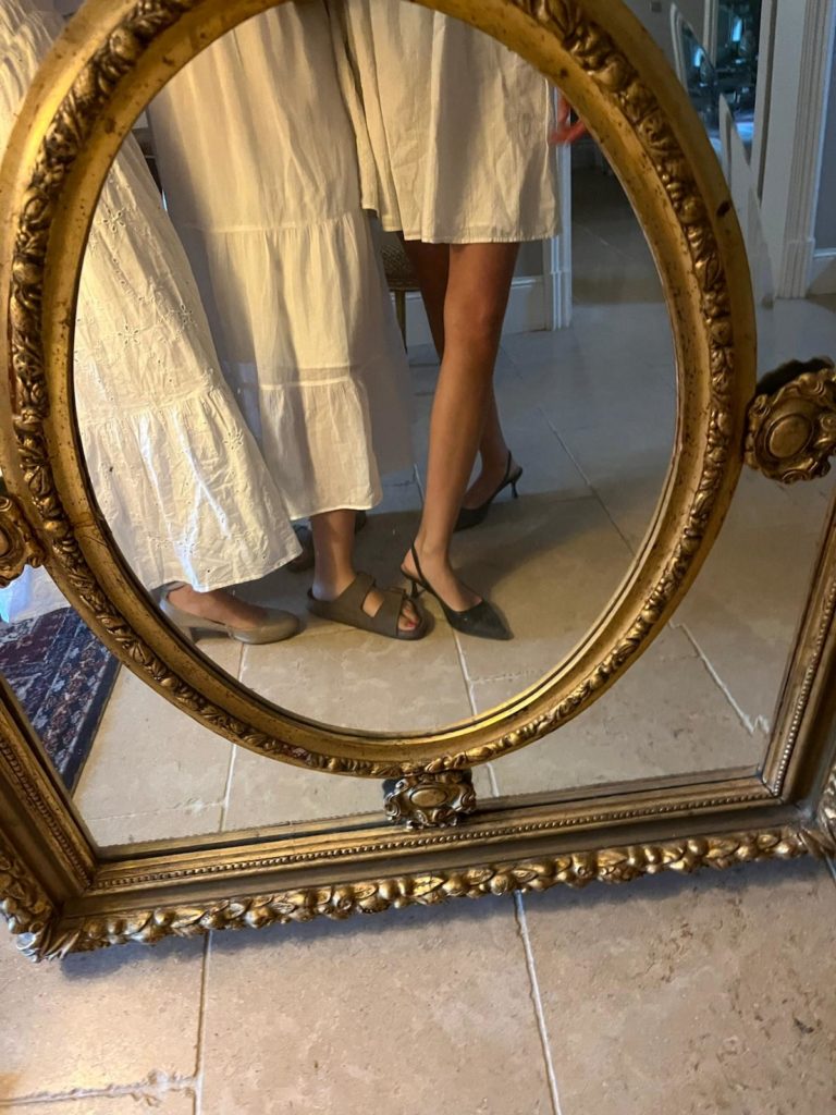 Bonjour,

Je vous remercie pour l’intérêt porté à la réflexologie plantaire O Les Pieds. 
Je serai très heureuse de prendre soin de vous.

Compter une heure quinze, une heure trente pour la première séance et 70€.
Payable sur place en carte bancaire ou en espèces.

Le Rdv est possible la semaine prochaine, donnez-moi par sms le jour et l’heure que vous souhaiteriez.
Je vous laisse regarder et revenir vers moi.🙏

Le rendez-vous aura lieu au pôle bien-être le Guépard.
25 avenue Aristide Briand 
34170 Castelnau le lez 
Premier bâtiment noir
Premier étage
(escalier colimaçon extérieur côté parking)
Première porte à droite.

Au plaisir de vous rencontrer et prendre soin de vous 🙏

Virginie Delolme Forest
🍀👣pour olespieds.fr

Parking gratuit, places jaunes, avec un code pour sortir.
Station de tram 2, Charles de Gaulle.