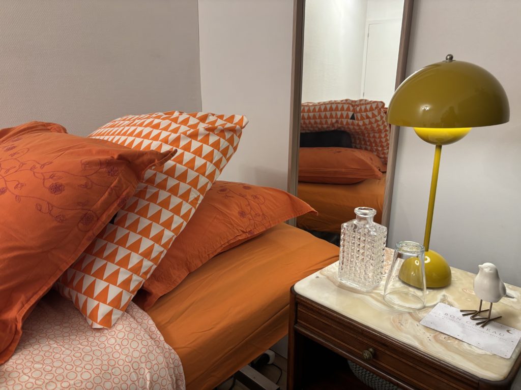 -🍀👣

Lors d’une séance de réflexologie plantaire, le contact se fait entre vos deux pieds & mes deux mains. 
Quelques mouvements amples commencent la séance puis des manipulations sur les zones lymphatiques, hormonales s’enchaînent. 
Des reptations sur la zone réflexe de la colonne vertébrale, des zones respiratoires, digestives se succèdent pour finir par le système urinaire.
L’objectif @olespieds est d’adapter le massage en stimulant ou en apaisant certaines zones afin d’harmoniser et d’optimiser votre homéostasie.
C’est pourquoi chaque séance est unique, comme vous !

Laissez-vous convaincre & essayez 

☎️06 01 95 91 52

-   
#virginiedelolmeforest #olespieds #reflexologieplantaire #montpellier #castelnaulelez #pieds #massage #emotion #soin #optimisationdesasante  #bienetreaunaturel #bienetreauquotidien #homeostasie #immunite #lacherprise #detente #boncadeau #fetedefindannee @montpellier @castelnaulelez @olespieds @leguepard.fr 