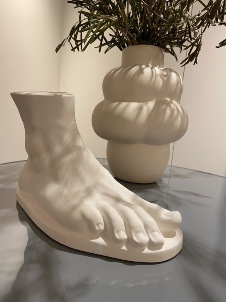 Notre corps est comme notre enfant. 
Il a besoin de rythme, d’écoute, de bienveillance, de soins affectueux, de temps.
Nos pieds font partie de notre corps.
En prendre soin avec des bains de pieds, des crèmes, des massages vous assurera un état général grandement amélioré !

Laissez-vous convaincre, éloignez les soucis, les bobos du quotidien & essayez.

Les bons cadeaux sont disponibles.

☎️06 01 95 91 52

-   

#virginiedelolmeforest #olespieds #reflexologieplantaire #montpellier #reflexologieplantairemontpellier #castelnaulelez #reflexologieplantairecastelnaulelez #pieds #massage #instantmassage #therapiebreve #emotion #naturel #manuel #soin #homeostasie #detente #lacherprise  #boncadeau @montpellier @castelnaulelez @olespieds @leguepard.fru
